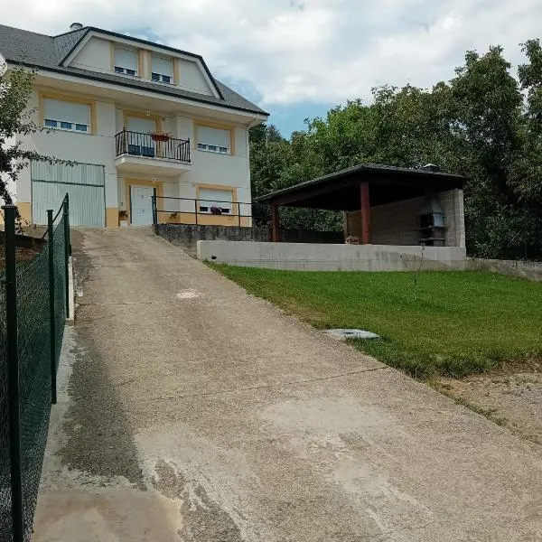 Casa turismo rural Becar, hotel in Corullón