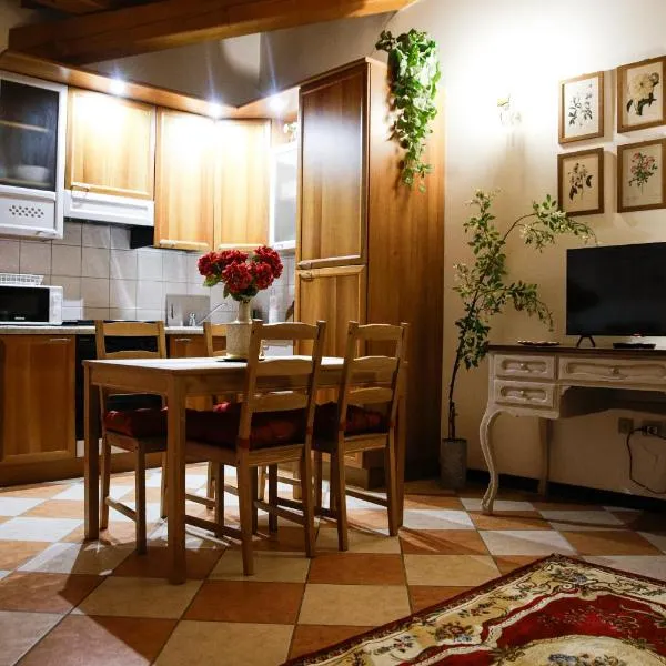 Floreal House - Classic style apartment, hotelli kohteessa Rovigo