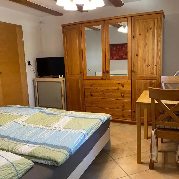 Ferienzimmer Oelhaf Zimmer in Grau Self Check-In mit Key Tresore, hotel in Wilhelmsdorf