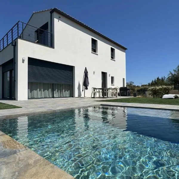 La Villa Pangea un havre de paix unique avec vue sur la rivière et la nature, hotel en Gignac
