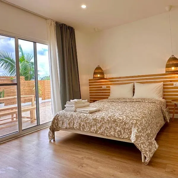 UpTown Apartments, hotel di Horta