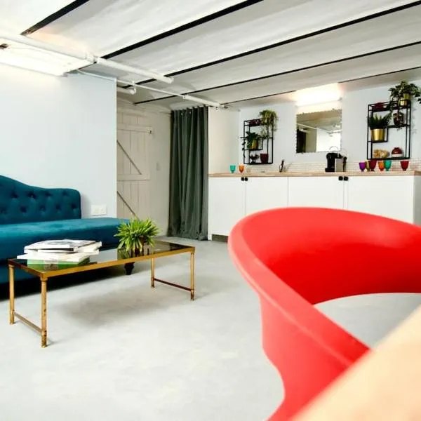 Villa années 30, bords de Marne、ジョアンヴィル・ル・ポンのホテル