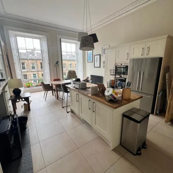 Georgian 4 Bedroom 3 Bathroom New Town Apartment, hotell i Edinburgh