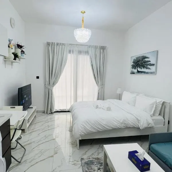 Olivz Residence Furnished Cozy Studio Apartment, hotel in Dubai