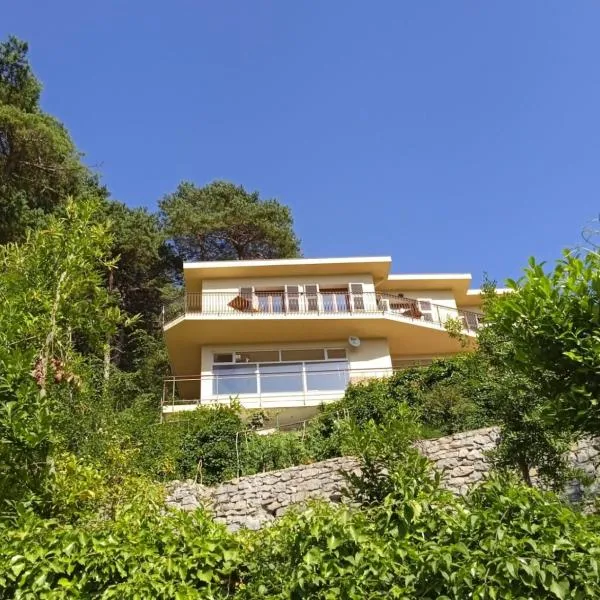 Villa Perla del Sole, hotel v destinaci Baiardo