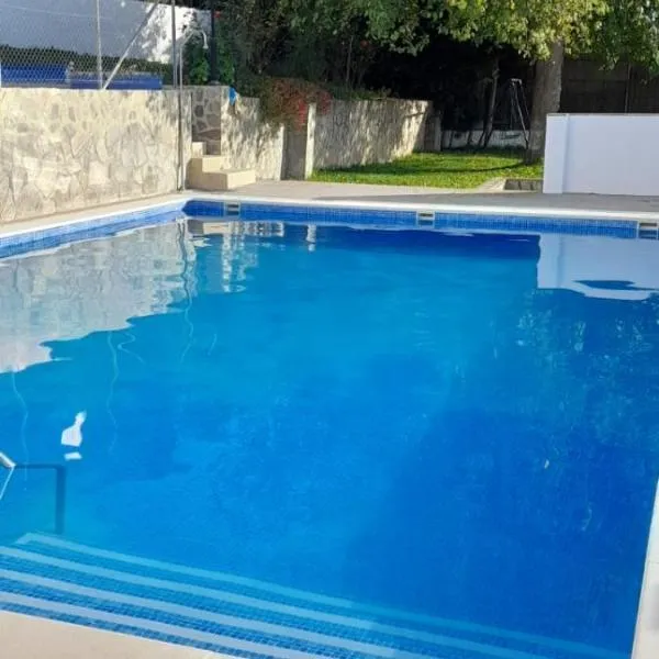 Casas el Albarracín – hotel w mieście El Bosque