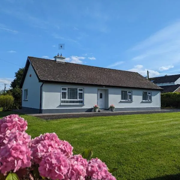 Home from home in East Galway, hotel v destinaci Ballycrossaun
