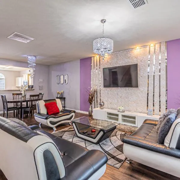 Luxury 5BR Dallas Retreat with Business Amenities - Perfect for Business Travelers, Families & Groups, hotel v destinaci Dallas