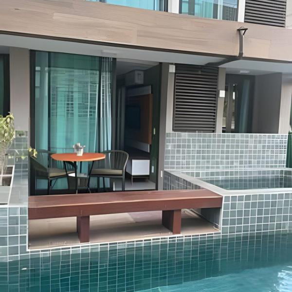 Flat térreo com piscina privativa