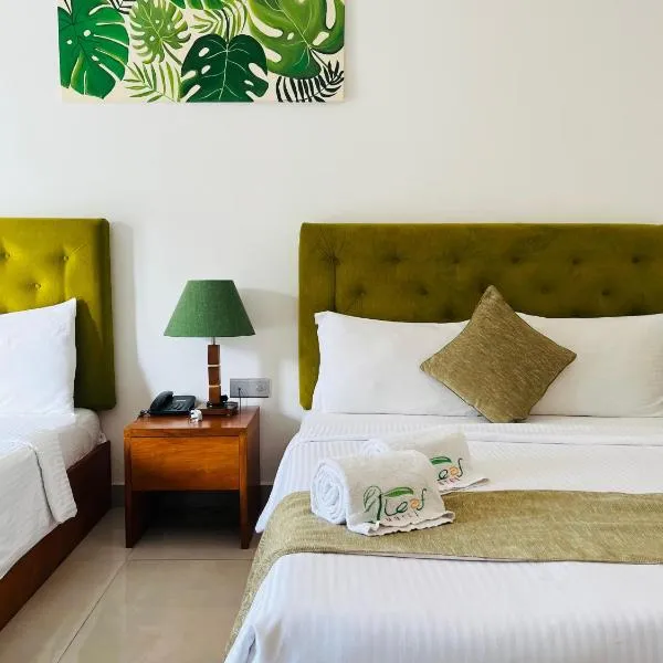 J leaf Hotel by Blue Bird, hotel in Negombo