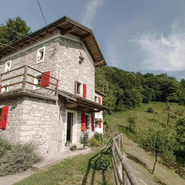 Il Borghetto di Pedevilla, antico casale, hotel v destinaci Cordellon