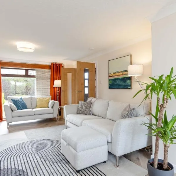 Family Home Inverkeithing ideal for Edinburgh, Dunfermline & St Andrews 3 bedrooms, hotel in Fife