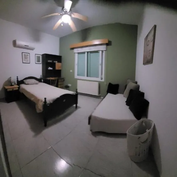 Beautiful bedroom, hotel in Limassol