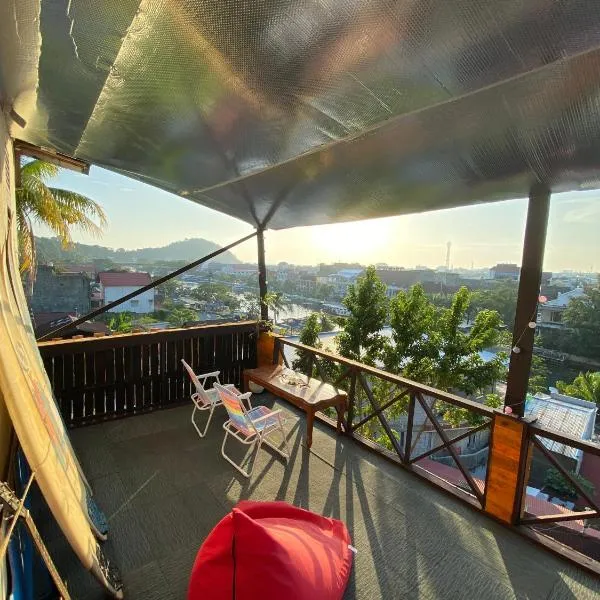 Evergreen Lodge, hótel í Padang