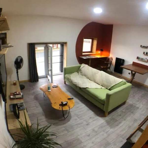 Appartement coeur de village tous services, hotel v destinaci Cahuzac-sur-Vère