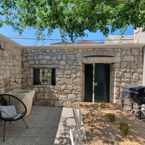 Holiday house - Dvori Vlahovici, hotel v destinaci Opuzen