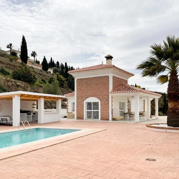 Luxury villa - breathtaking views - hot tub - 15' to beach、コンペタのホテル
