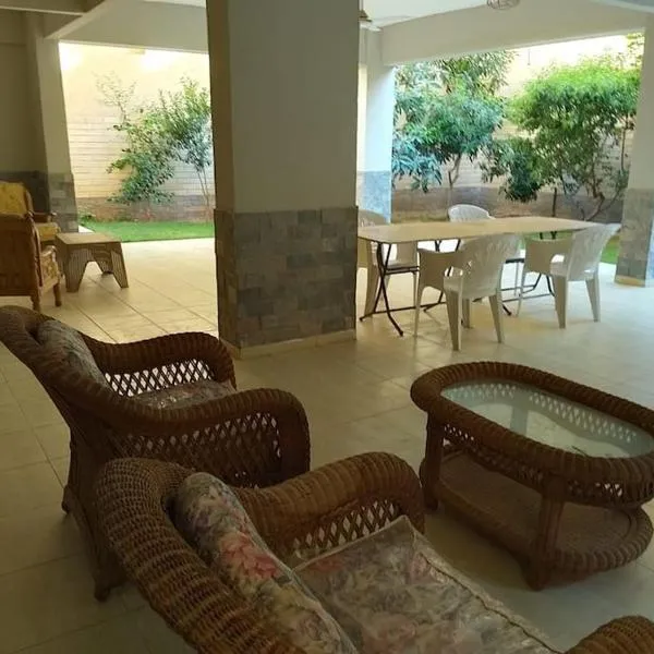 Private flat with 150 m2 garden, hotel v destinaci Město 6. října