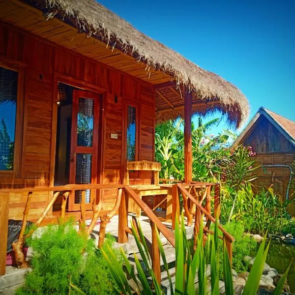 Umah Kayu 2-Menjangan Homestay, hotel v destinaci Banyuwedang
