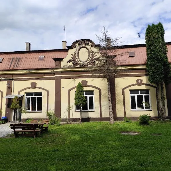 Mieszkanie w Oficynie Pałacu Goetza BRZESKO, hotel a Brzesko