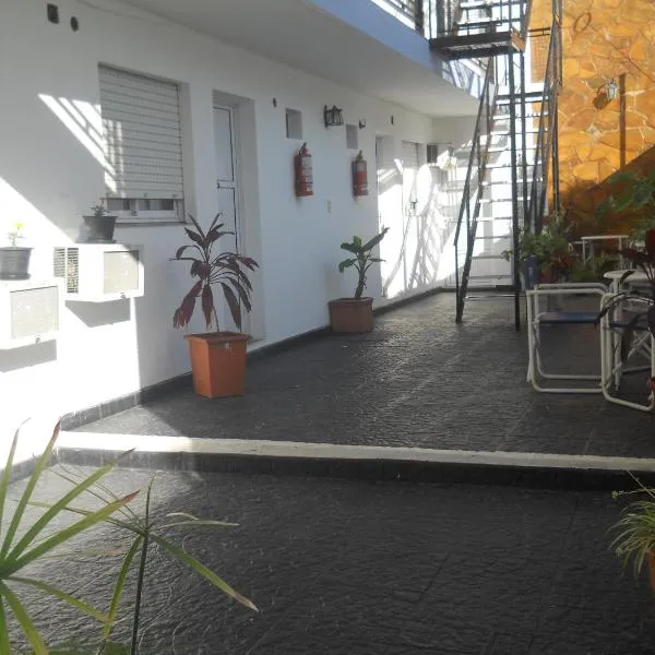 Dennisse Hotel、ビクトリアのホテル