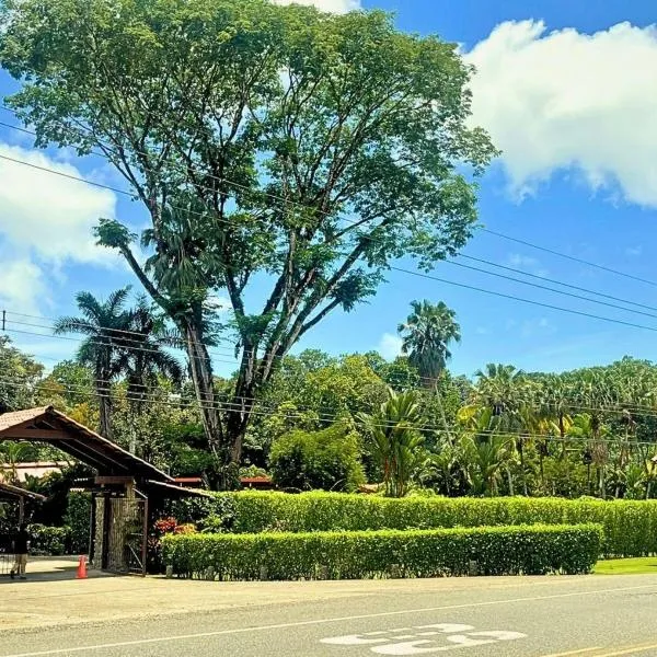 La Foresta Nature Resort, hotel v destinaci Quepos