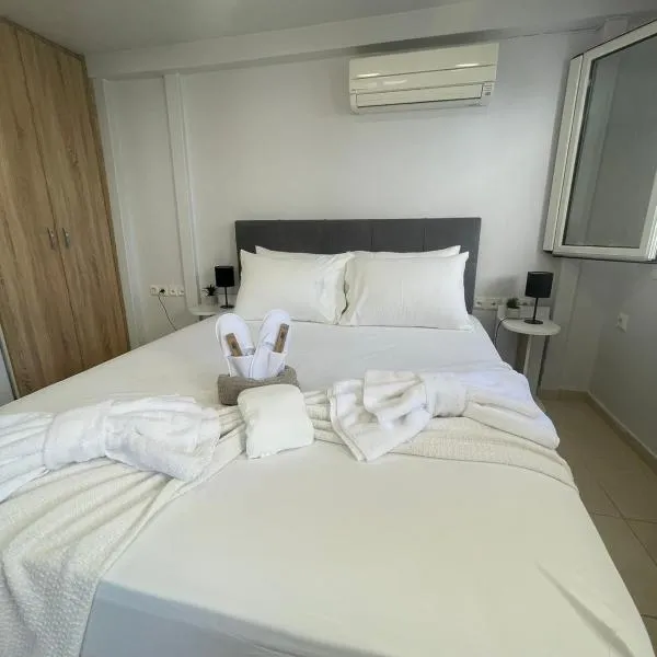 Studio next to the Beach, hotel in Vouliagmeni