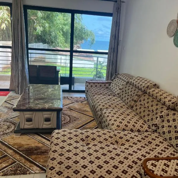 Relax Oceanfront Suites, Hotel in Sere Kunda