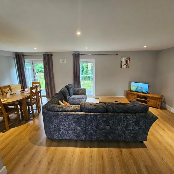 Shannon Oaks Apartments, Hotel in Portumna