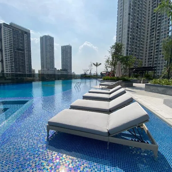 Lumiere riverside-Kiri-serene unit in Thao Dien, hotel in Ho Chi Minh City