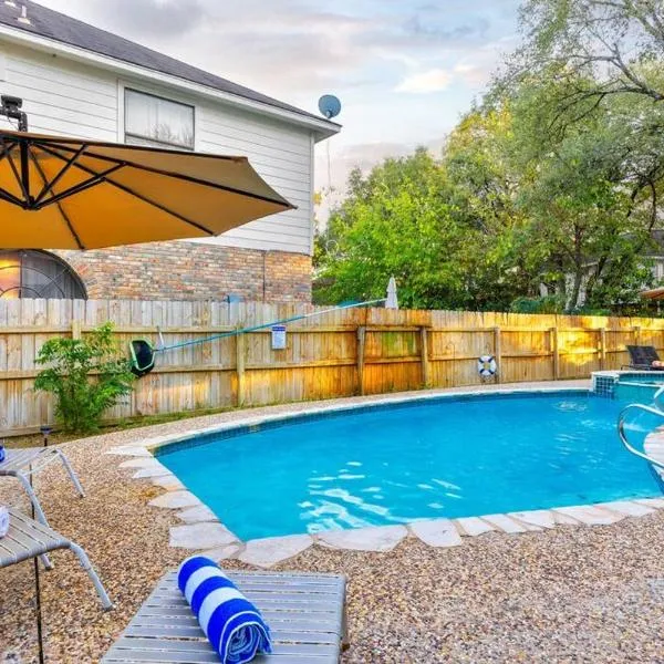 RARE FIND! Heatd Pool Spa GameRoom Summer Special!, hotel v destinaci San Antonio
