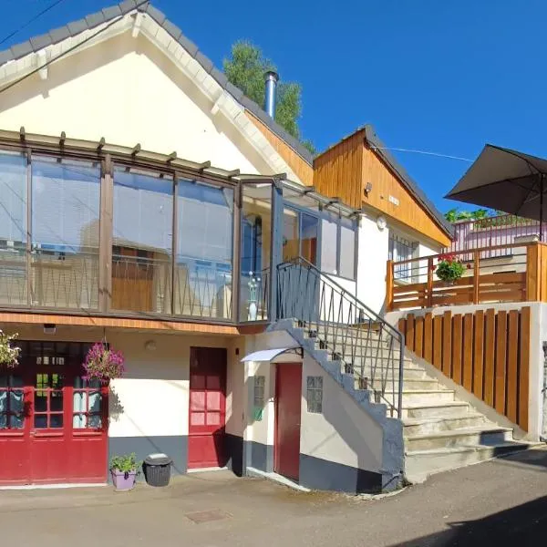 Les Planchettes, hotel v destinaci Orcival