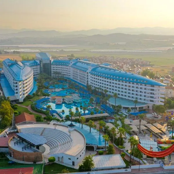 Crystal Admiral Resort Suites & Spa - Ultimate All Inclusive, hotel v destinaci Kızılot