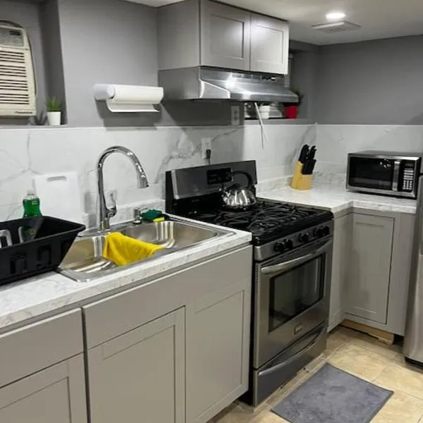 2 Bedroom Apartment By AirportS, hotel v destinaci Hillside