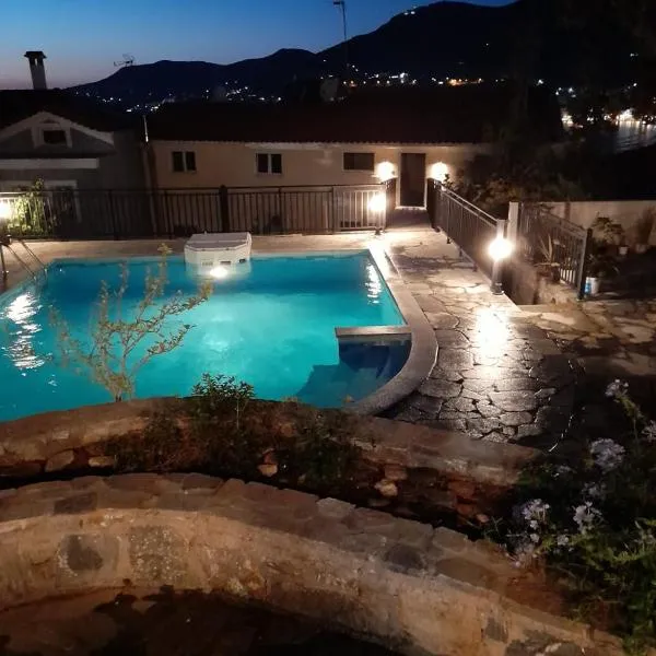 Mondo Piccolino, hotel a Samos