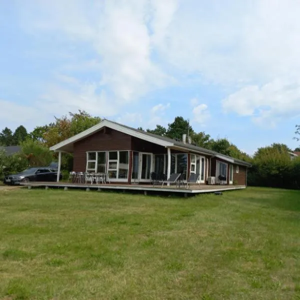 Three-Bedroom Holiday Home in Ebeltoft, hotel v destinaci Ebeltoft