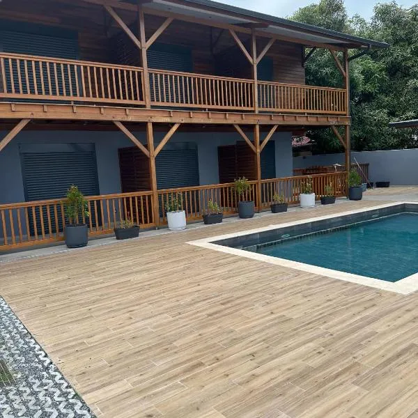 Logement standing avec piscine, hotel v destinaci Cayenne