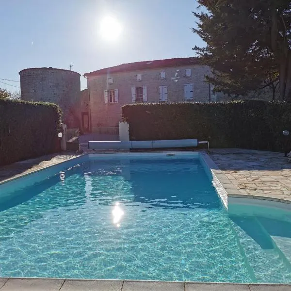 Maison la tour – hotel w mieście Néré