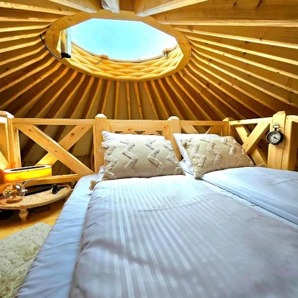 Jurta na Wypasie - luksusowy namiot z widokiem na góry - Jacuzzi, Sauna, Split AC, Private, Star View、ザコパネのホテル