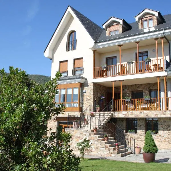 Villa Mencia, hotel v destinaci Corullón