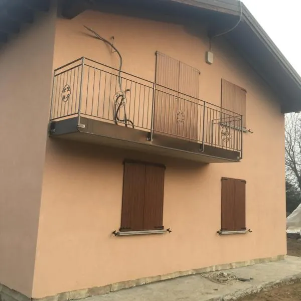 B & B Lmc LA MADONNINA CHALET, hotel v destinaci Casteggio