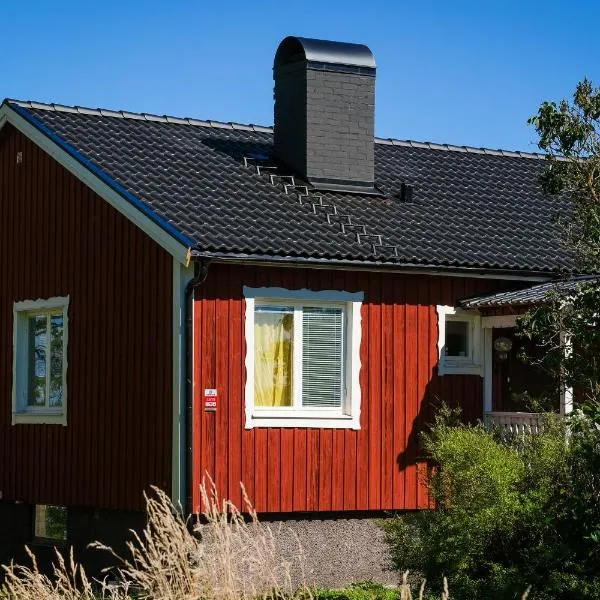 Lantligt gästrum med gratis wifi & bastu, hotel v destinaci Motala