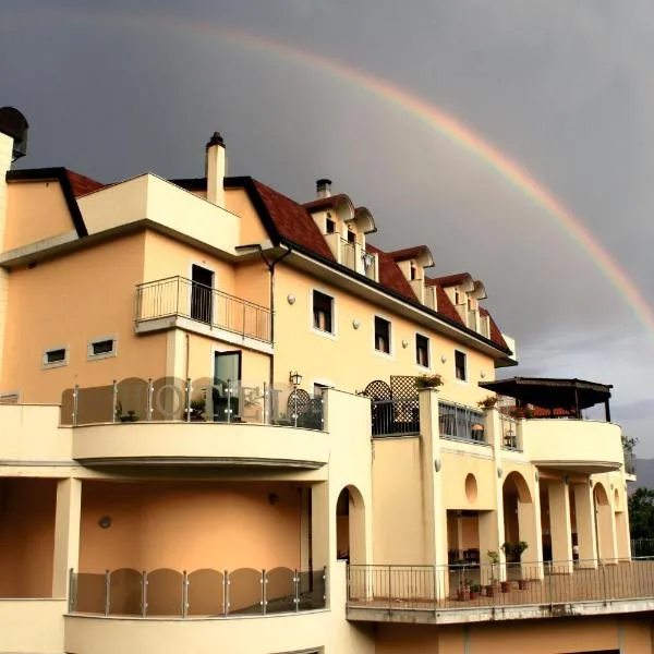 Hotel Sette E Mezzo, hotel en Laino Borgo