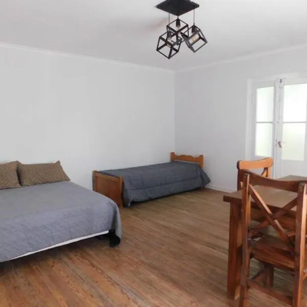 Cómodo departamento, hotel di Tres Arroyos