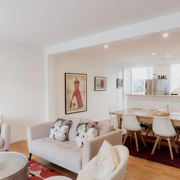 Spacious Modern Terrace in the Heart of Hobart CBD, hotel i Hobart