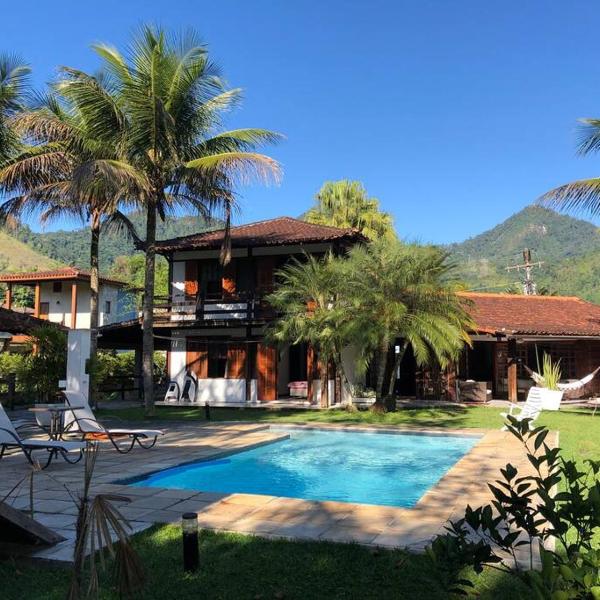 Casa especial com piscina e jardim