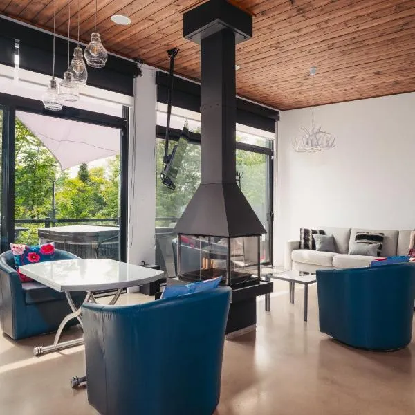 Loft Exécutif CherLieu de luxe avec vue sur golf et montagnes: Saint-Faustin şehrinde bir otel