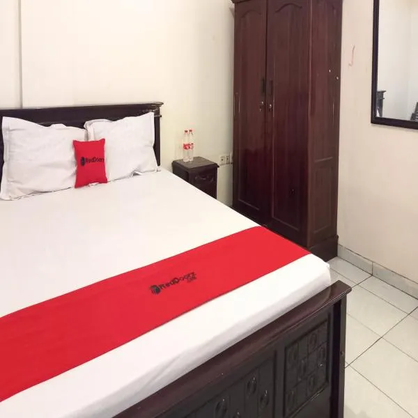 RedDoorz Syariah at Hotel Pandan Wangi near Alun Alun Sidoarjo, viešbutis mieste Sidoarjo