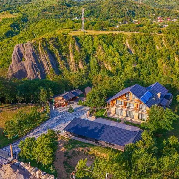 Bârlogul Vikingilor, hotel v destinaci Şotrile