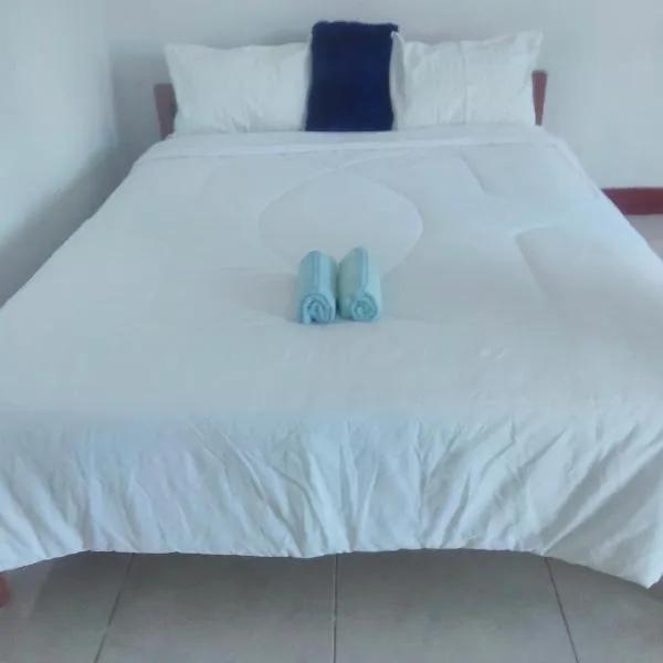 Lucky guest house, hotel v destinaci Kelimutu